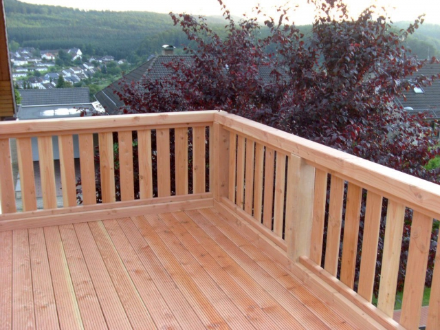Balkone aus Holz: individuell, hochwertig gebaut, langlebig, witterungsbeständig